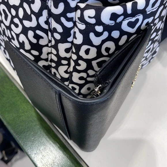 Kate Spade Madison Small Bifold Wallet
Black
NWT - Picture 10 of 16